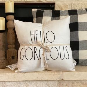 Rea Dunn Pillow Set